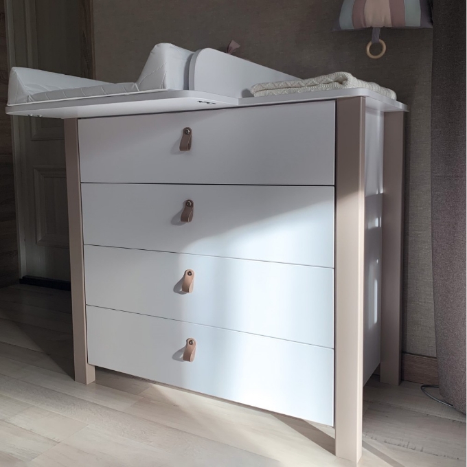 comoda alb capucino